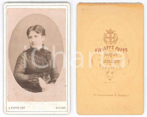 Fotografia d epoca originale 1880 ca MILANO Donna con abito a pois  Ritratto Foto Giuseppe PUPPO CDV 1