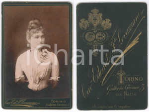 Fotografia d epoca originale 1885 ca TORINO Donna con fiori appuntati all abito  Foto LOVAZZANO 11x16 cm 1