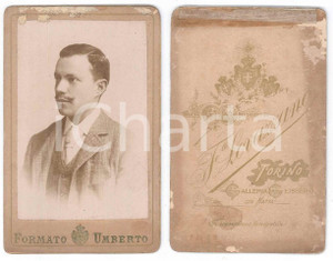 Fotografia d epoca originale 1885 ca TORINO Ritratto maschile con cravatta chiara  Foto LOVAZZANO CDV 1