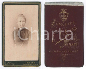 Fotografia d epoca originale 1880 ca MILANO Ritratto di donna con abito a bottoni  Foto Claudio CLERICI CDV 1