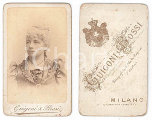 Fotografia d epoca originale 1880 ca MILANO Nobildonna in abito a fiori  Foto GUIGONI E BOSSI CDV 1