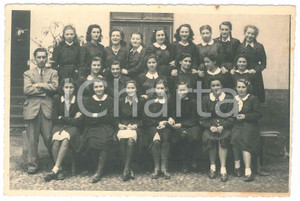 Fotografia d epoca originale 1940 ca MONDOVI  CN Classe liceale femminile  Foto 18x13 cm 1