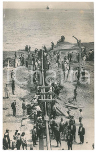 Fotografia d epoca originale 1940 ca TRIPOLI LIBIA Posa di condotte per petrolio destinato ai piroscafi Foto 1