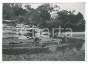 Fotografia d epoca originale 1935 ca MADAGASCAR Lavandaie al lavoro  Fotografia 18x13 cm 1