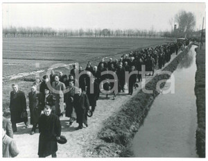 Fotografia d epoca originale 1944 MILANO Via Macconago  Azienda Agricola PEREGO Corteo funerali titolare 3 1