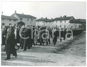 Fotografia d epoca originale 1944 MILANO Via Macconago  Azienda Agricola PEREGO  Funerali titolare 3 Foto 1
