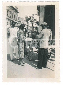 Fotografia d epoca originale 1937 SIRACUSA  COSTUME  Venditore ambulante con carretto  Foto 7x9 cm 1