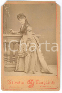 Fotografia d epoca originale 1880 ca PINEROLO Ritratto di nobildonna con libro  Foto DANNEGGIATA 8x12 cm 1