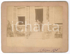 Fotografia d epoca originale 1895 COSTUME ITALIA Coppia sui gradini di una villa  Foto 12x10 cm 1