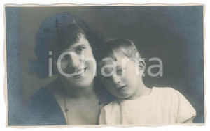 Cartolina originale da collezione 1930 ca CHILDREN Portrait of a mother and her son  Postcard FP NV 1