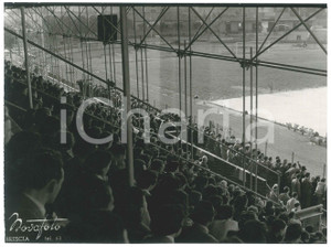 Fotografia d epoca originale 1950 ca BRESCIA  STADIUM ? Gara pattinaggio artistico  Pubblico  Foto 22x16 1