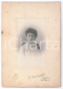 Fotografia d epoca originale 1900 ca VOGHERA PV Donna in abito chiaro  Foto D. CICALA 11x16 cm 1