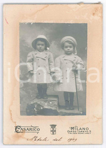 Fotografia d epoca originale Natale 1909 MILANO Coppia di bambini con cappotto a righe  Foto CASARICO 1
