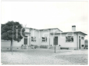 Fotografia d epoca originale 1960 ca PAVIA Frazione MIRABELLO  Scuola materna  Esterno Foto 24x18 cm 1