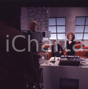 Fotografia d epoca originale 6X6cm DIAPOSITIVA ORIGINALE  1970 ca Iva ZANICCHI Antonio ANSOLDI sul set 1 1