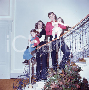 Fotografia d epoca originale 6X6cm DIAPOSITIVA ORIGINALE  1975 ca Giacinto FACCHETTI con moglie e figli 6 1
