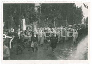 Fotografia d epoca originale 1940 ca LAGO DI GARDA Arrivo ANC e PNF di GALLARATE per visita Vittoriale 2 1