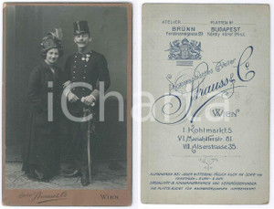 Fotografia d epoca originale 1910 ca WIEN Ufficiale con la moglie  Ritratto  Foto Atelier STRAUSS 10x16 cm 1