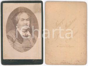 Fotografia d epoca originale 1890 ca MILANO Donna con velo in abito a quadretti  Foto MADERNI 10x16 cm 1