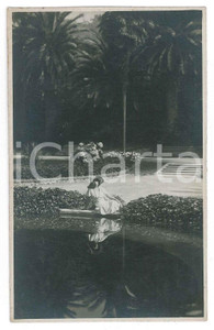 Fotografia d epoca originale 1925 ca COSTUME ITALIA Donna ai giardini  Ritratto riflesso Foto 9x14 cm 1