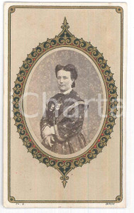 Fotografia d epoca originale 1870 ca NOBILTA  ITALIA Donna in abito a stampa  Ritratto medaglione Foto CDV 1