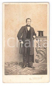 Fotografia d epoca originale 1870 ca SALUZZO Ritratto maschile con il cilindro  Foto Giuseppe BARGIS CDV 1