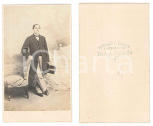 Fotografia d epoca originale 1870 ca TORINO Gentiluomo con il cilindro  Foto BOGLIONI CDV 1