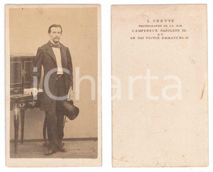 Fotografia d epoca originale 1870 ca TORINO Gentiluomo allo scrittoio  Ritratto  Fotografia L. CRETTE CDV 1