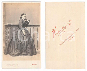 Fotografia d epoca originale 1870 ca TORINO Ritratto di una giovane donna di profilo  Foto A. VIALARDI CDV 1