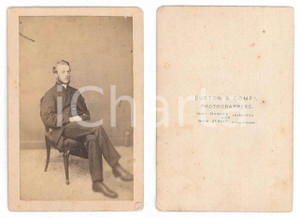 Fotografia d epoca originale 1870 ca UK Young man sitting  Portrait  Photo BURTON & Company CDV 1