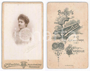 Fotografia d epoca originale 1905 ca MARSEILLE F Donna con abito ricamato Foto Gustave OUVIERE CDV 1