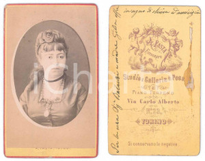 Fotografia d epoca originale 1880 ca TORINO Giovane donna con collana e medaglione Foto Alessandro PASTA CDV 1