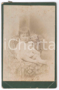 Fotografia d epoca originale 1900 ca COSTUME  ITALIA  Bambino su poltrona etnica  Foto COLOMBI 11x16 cm 1