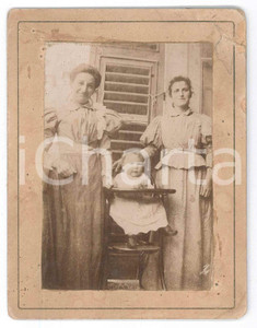 Fotografia d epoca originale 1915 ca COSTUME  ITALIA  Donne con bambino nel seggiolone  Foto anonima 10x13 1