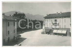 Fotografia d epoca originale 1930 ca BRIANZA Vita di paese 2 Fotografia anonima ANIMATA 14x9 cm 1