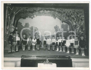 Fotografia d epoca originale 1950 ca COSTUME TORINO Recita scolastica  Foto OTTOLENGHI 24x18 cm 1