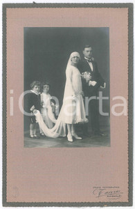 Fotografia d epoca originale 1925 ca PINEROLO TO Coppia di sposi con i paggetti Foto TAVERA 18x28 cm 1