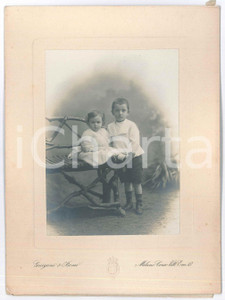 Fotografia d epoca originale 1900 ca MILANO Ritratto di due bambini con panchina  Foto GUIGONI & BOSSI 1