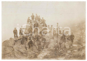 Fotografia d epoca originale 1910 ca ALPI PIEMONTE Gruppo di escursionisti in montagna Foto M. GABINIO 1