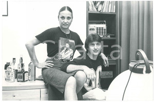 Fotografia d epoca originale 1975 ca ITALIA  MUSICA Tony RENIS Elettra MORINI Foto 30x20 cm 2 1