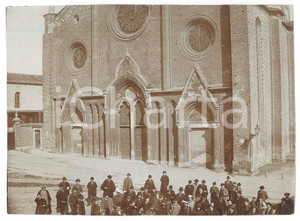 Fotografia d epoca originale 1910 ca ASTI Gruppo davanti alla Cattedrale di Santa Maria Assunta Foto GABINIO 1