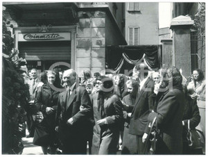 Fotografia d epoca originale 1960 ca COSTUME MILANO Via Casella 26  Funerali  Foto 24x18 cm 1 1