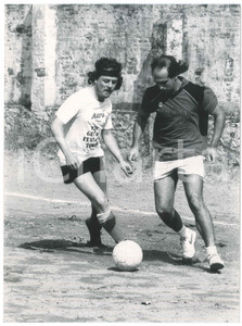 Fotografia d epoca originale 1987 ITALIA Cantante ZUCCHERO gioca a calcio  Tour SPANDAU BALLET Foto 2 1