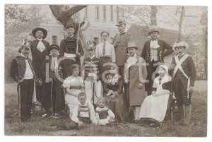 Fotografia d epoca originale 1915 ca GERMANIA  Teatro amatoriale  Gruppo in abiti storici Foto 14x9 cm 1