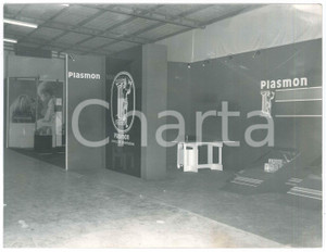 Fotografia d epoca originale 1970 ca FIERA DI MILANO Stand PLASMON Biscotti  Foto 24x18 cm 1