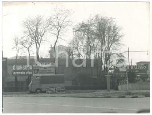Fotografia d epoca originale 1965 ca MILANO Via Palmanova  Cartelloni ORANSODA Vincenzi Petroli  Foto 24x18 1