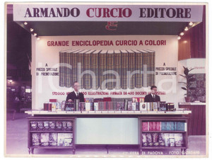 Fotografia d epoca originale 1968  43 FIERA DI PADOVA Stand ARMANDO CURCIO EDITORE Foto 24x18 cm 1
