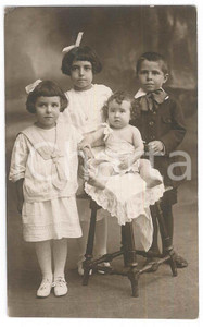 Fotografia d epoca originale 1920 ca PAVIA Ritratto di quattro fratellini Foto cartolina M. TOLLINI 1
