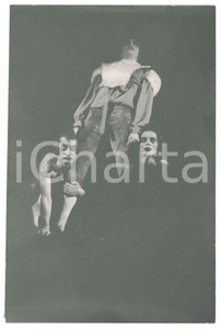 Fotografia d epoca originale 1975 ca ITALIA TEATRO D AVANGUARDIA Attori in costume Foto 11x17 cm 1