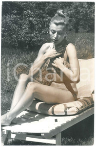 Fotografia d epoca originale 1970 ca I RICCHI E POVERI Marina OCCHIENA in piscina 5 Foto 20x30 cm 1